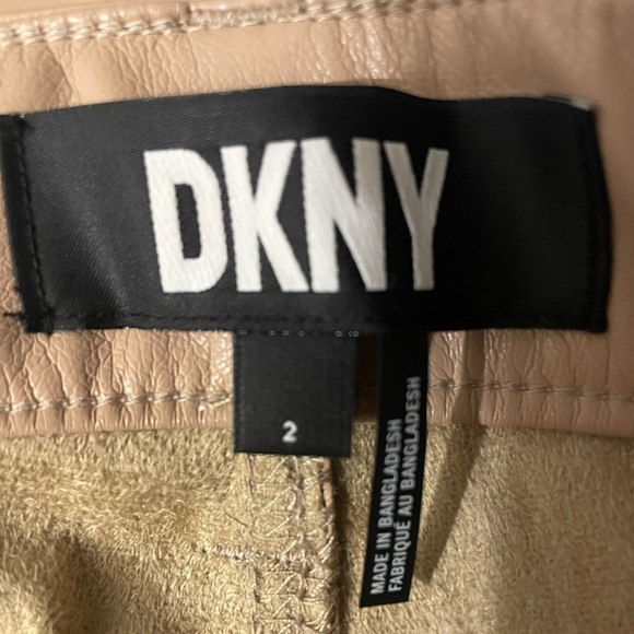 DKNY Straight soft 
Vegan leather & Tan Cream 
Classic Miss - High Rise JEANS - Picture 7 of 9